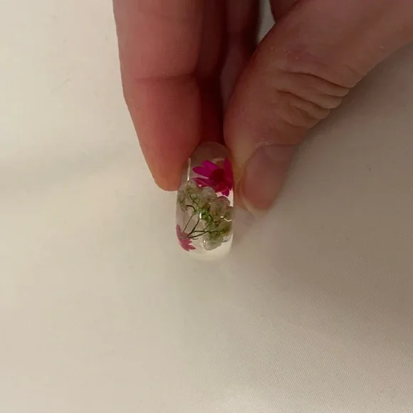 Floral ring - Picture 2 of 3